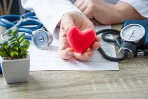 ¿La raza afecta la presión arterial?